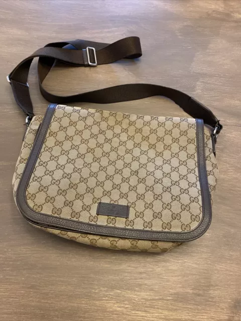 Authentic Gucci Signature GG Web Medium Canvas Messenger Bag Brown Strap flawed Authentic Gucci Signature GG Web Medium Canvas Messenger Bag Brown Strap flawed