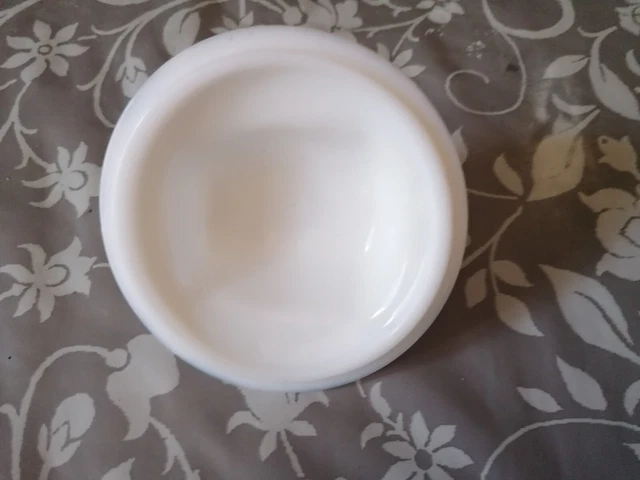 ANCIENNE BONBONNIÈRE OU Sucrier Tripode en Opaline Blanche Drageoir