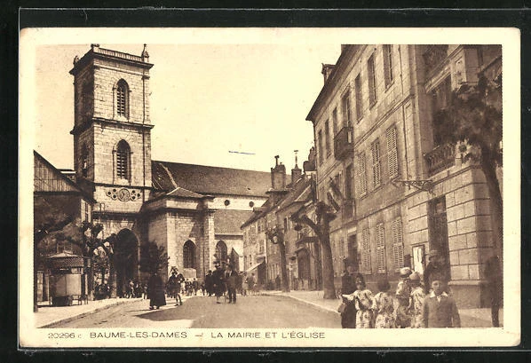 CPA Baume-les-Dames, The Town Hall and the Church