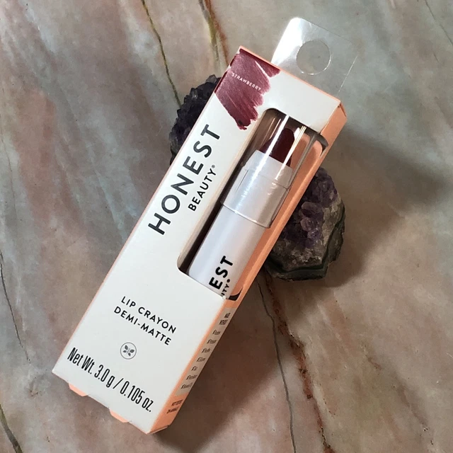 Lápiz labial Honest Beauty semi mate, fresa con aceite de jojoba y manteca de karité