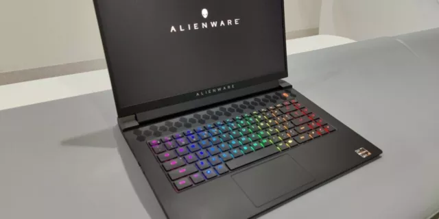 Alienware m15 Ryzen R5 AMD Ryzen 7 5800H 1TB SSD NVIDIA 3070 8GB GDDR6