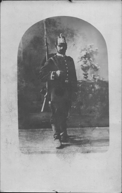 Foto Jäger, Tschako, Eisenbahn Festungs Baukompanie, Bajonett, Gewehr, Feldgrau