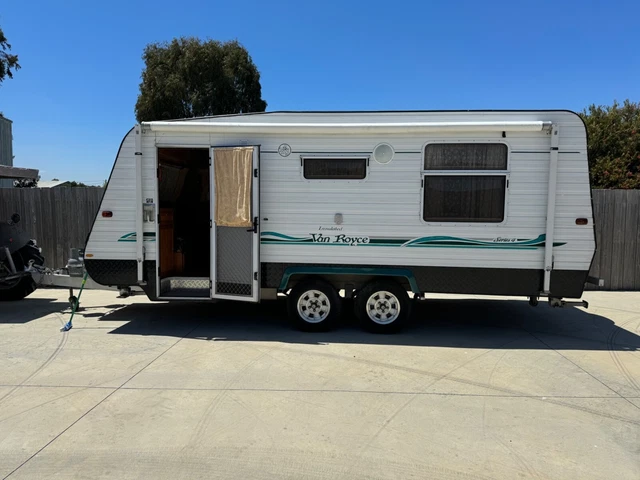 Royal Flair Tandem 19' Aircon Outside Shower Diesel Heater Hws Solar Batteries