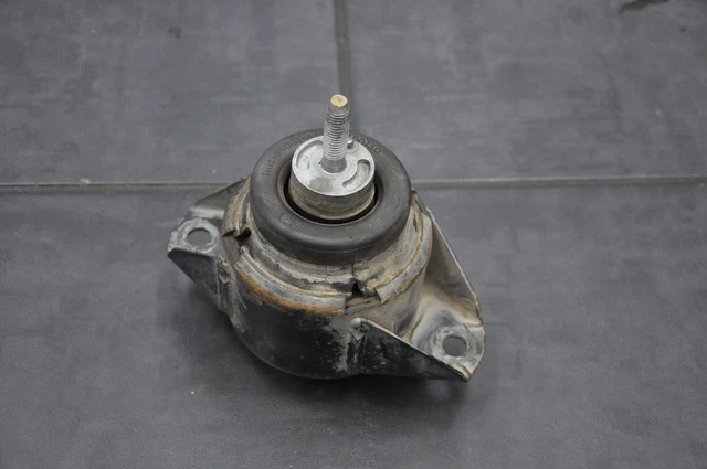 thumbnail image 2 of Pair Of Front Engine Mounts For Land Rover Defender Td5/Tdci & Discovery 2 Td5 KKB500750 2 of 4