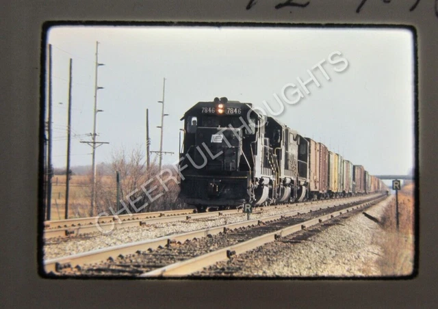 Original  '75 Ektachrome Slide PC Penn Central 7846 GP38 action Hadly      37T11