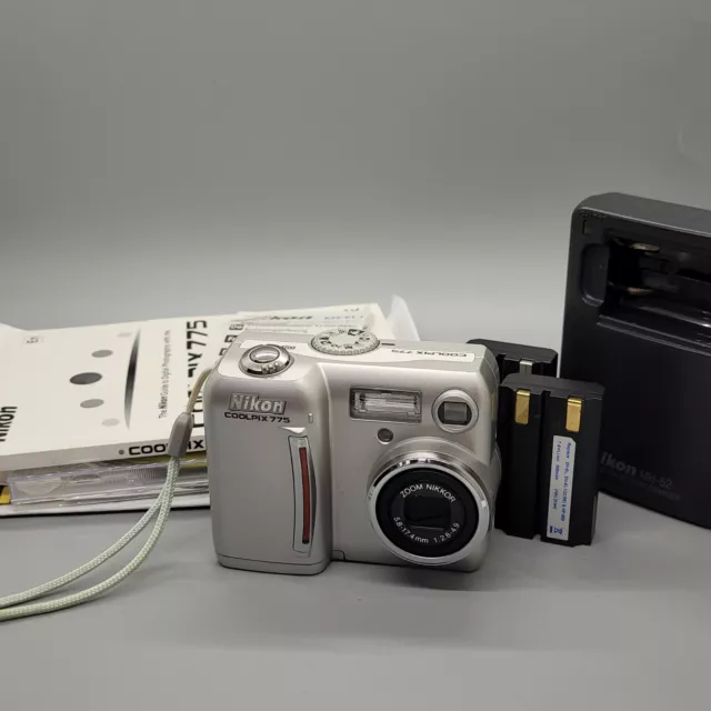 Nikon Coolpix 775 2.0MP Compact Digital Camera Silver Tested