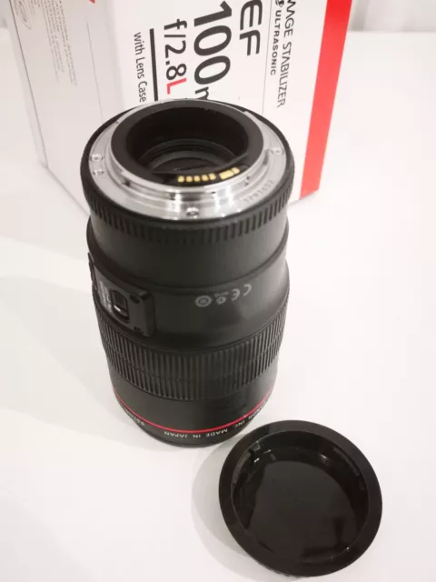 Canon EF100mm f/2.8L Macro IS USM Lens with image stabiliser + lens hood + case
