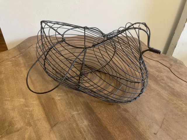 Farmhouse Style Wire Chicken Egg Holder for 10 eggs,colored or just  hardboiled.