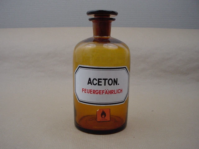 Alte Apothekerflasche, braun mit Glasstößel, Glasflasche aus Apotheke.