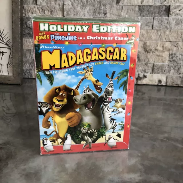 MADAGASCAR DVD  & Ty beanie babies PENGUIN HOLIDAY EDITION New #T2 3