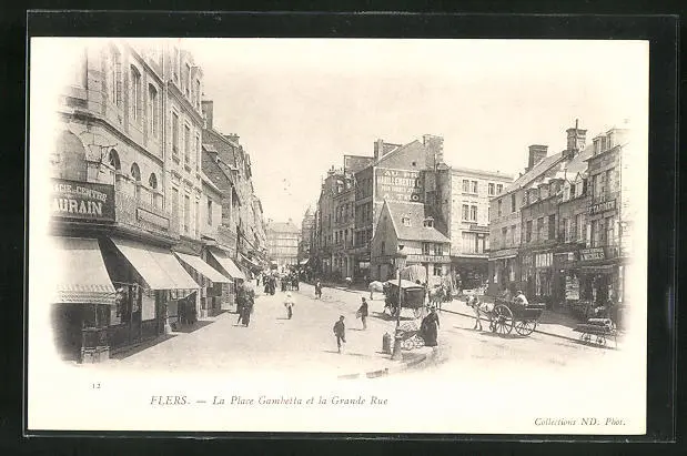 CPA Flers, la Place Gambetta et la Grande Rue