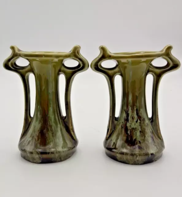 Paire De Petits Vases En Ceramique Style Art Nouveau De Couleur Verte