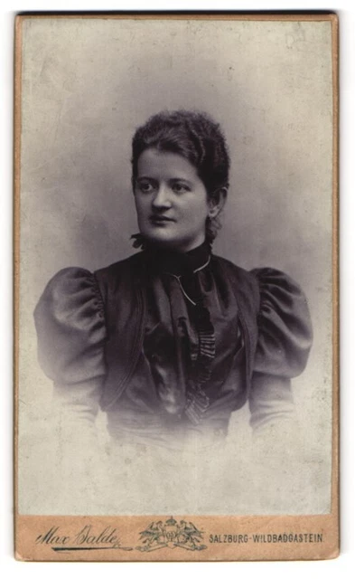 Photography Max Walde, Salzburg-Wildbadgastein, young woman in dress with buffalo sleeves