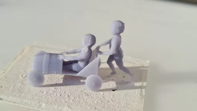 Figurine  enfants qui joue avec petite voiture au 1/43 en résine 3D à peintre