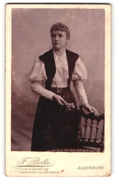 Fotografie F. Bolte, Oldenburg, Portrait junge bürgerliche Frau