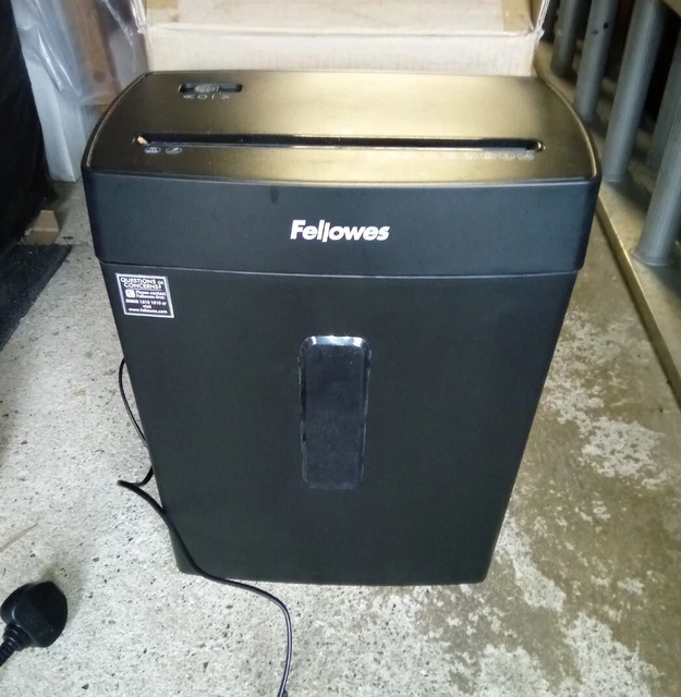 Fellowes Powershred FS-8C Cross Cut 8 Sheet Shredder plus credit cards.Defective