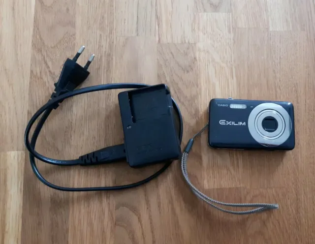 Casio EXILIM ZOOM EXILIM EX-Z820 Kompaktkamera schwarz 14.1 Megapixel Top