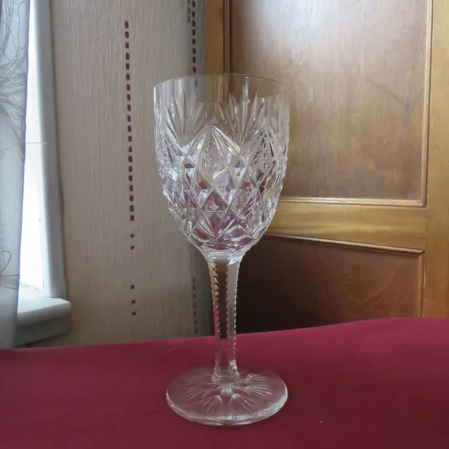 1 verre a eau en cristal de saint louis modèle FLORENCE  signé H 18 cm