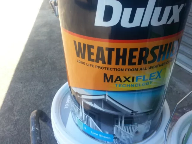 Dulux 10 Litres Weathershield  Max Exterior Semi-Gloss Namadji A Charcoal Paint