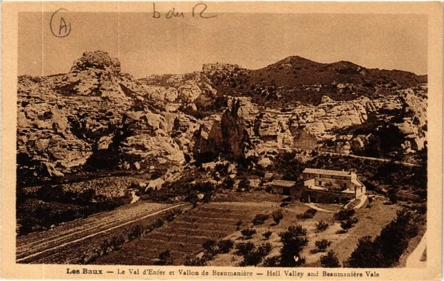 CPA LES BAUX Le Val d'Enfer et Vallon de Beaumaniere (33987)