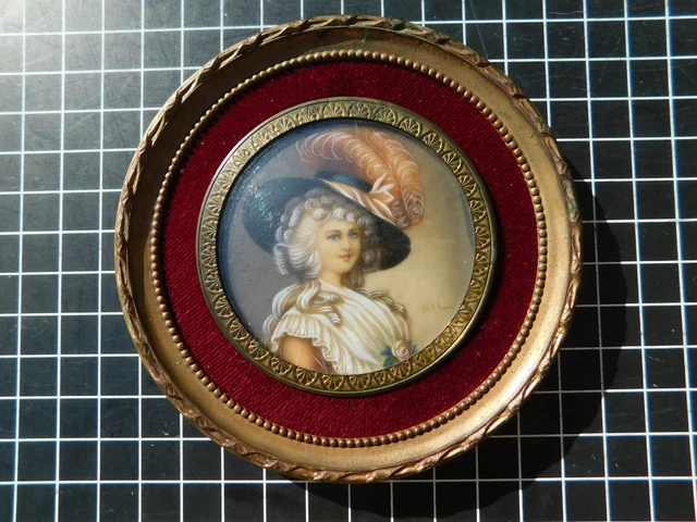 Femme au chapeau / peinture miniature signée Hil