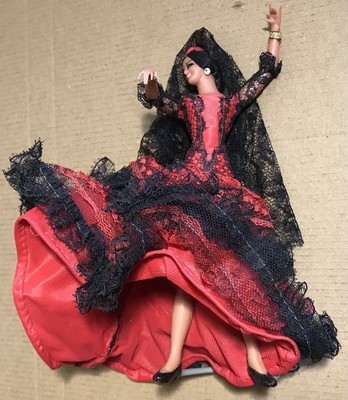 Vintage Spanish flamenco dancer Doll 19cm tall red black lace dress + stand