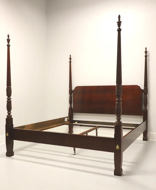 THOMASVILLE Collectors Cherry Chippendale King Size Rice Carved Four Poster Bed THOMASVILLE Collectors Cherry Chippendale King Size Rice Carved Four Poster Bed