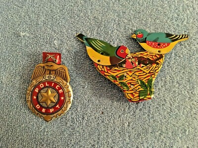 Vintage Tin Litho Toy Clicker Lot Animated Feeding Birds & Police Badge Toys