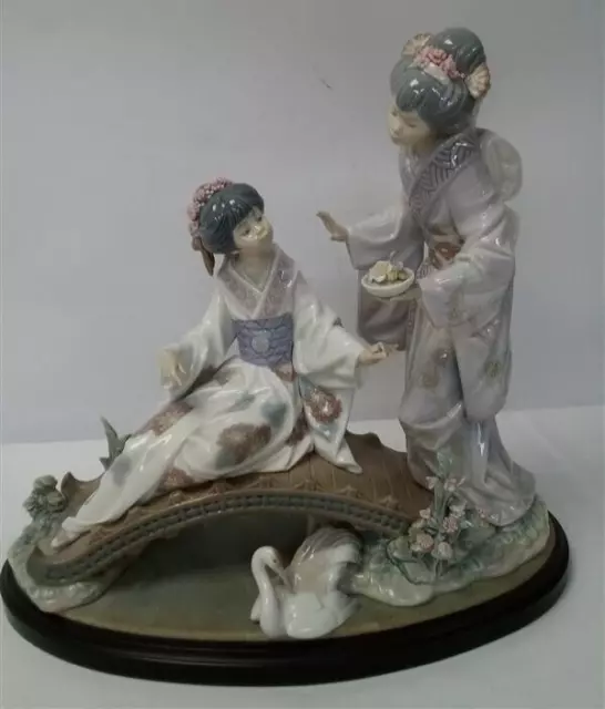 Lladro 1445 'Springtime in Japan' Figurine with Stand  (see description)