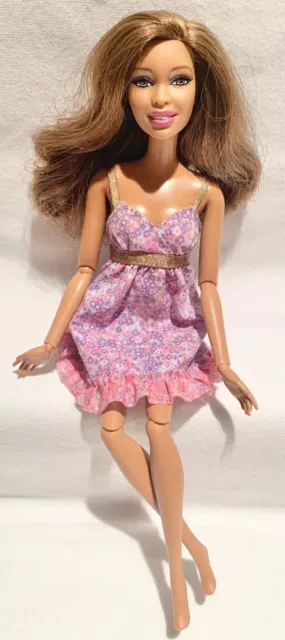 2010 Barbie Fashionistas Articulated Artsy Nikki Doll Swappin Styles Wave 1