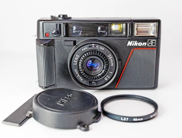 Nikon L35AF – Appareil Photo Argentique 35 Mm – ISO 1000 – F/2.8 – Japon – Testé