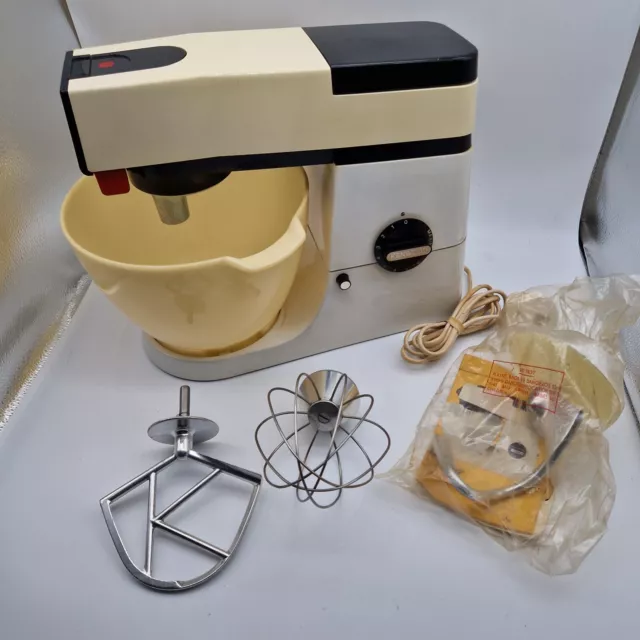 Kenwood Chef A901 White with Bowl and 3 Mixing Tools - Fully Working