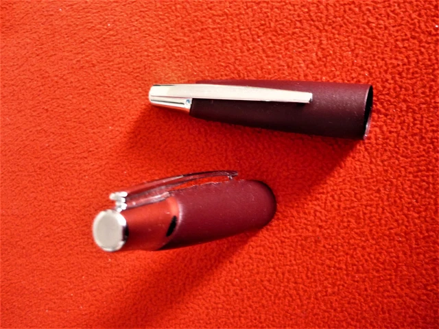 Cappuccio di copertura Lilly HumaPen colore bordeaux/rosso vino NUOVO