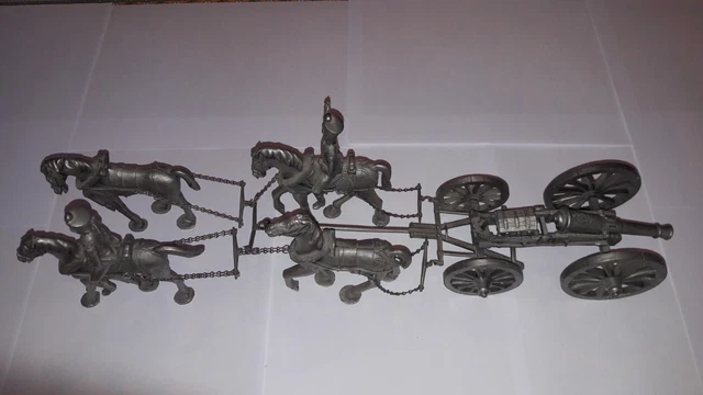 Les Etains Du Prince Napoleon L'empire Scene De Prestige Canon