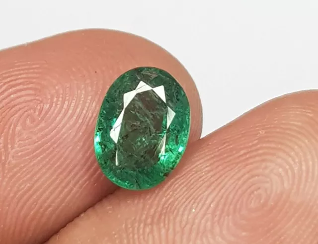 Piedra preciosa de brillo verde rico corte ovalado zambiano esmeralda...