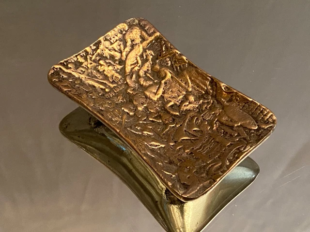 Coupelle en bronze à décor médiéval aux chevaliers