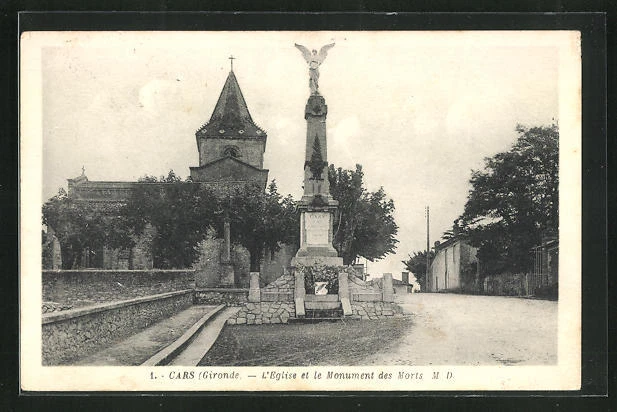CPA Cars, L´Église et le Monument des Morts 1938
