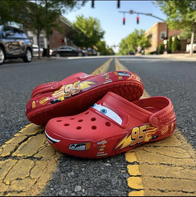 DISNEY PIXAR LIGHTNING McQueen Light Up Crocs Size Men's 5 / Ships Same
