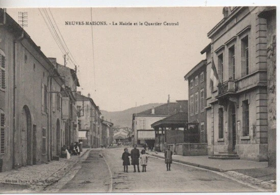 CPA - NEUVES-MAISONS - La Mairie et le Quartier Central