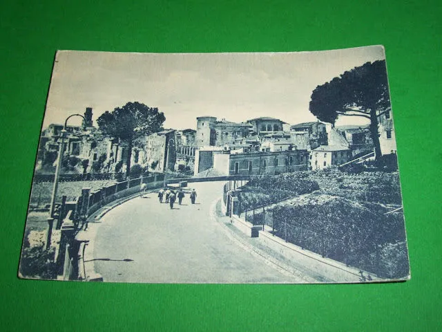 Cartolina Pitigliano - Scorcio panoramico 1952.