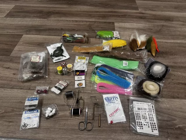 fly tying materials lot pre owned TOOL & MATERIALS