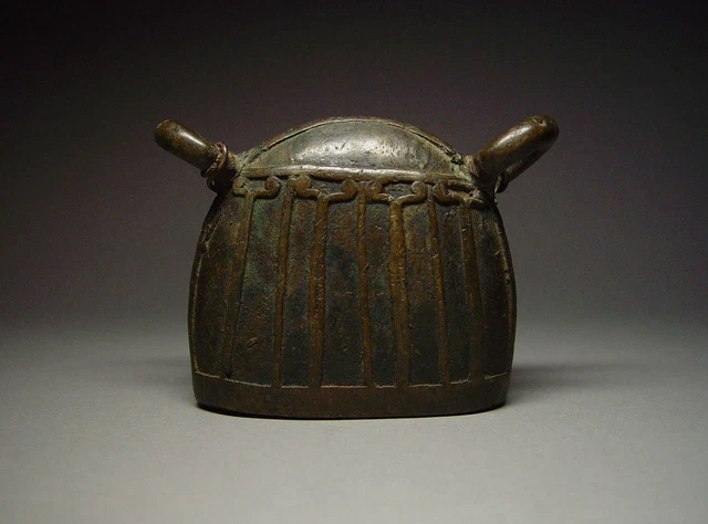 ANTIQUE BURMESE BRONZE 'MANDALAY' WATER BUFFALO BELL. MYANMAR, 19th C. 10
