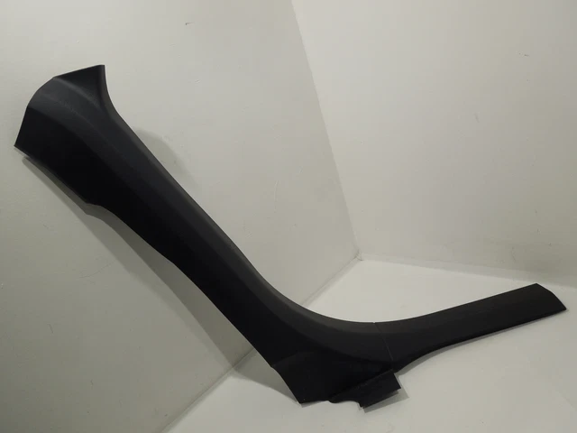Garniture Pilier Porte Arrière Gauche Ford Fiesta MK5 5 Portes (2001-2010) – Pièce OEM Qualité