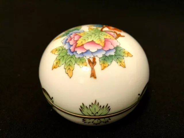 Herend Porcelain Handpainted Queen Victoria Bonboniere 6033/Vbo