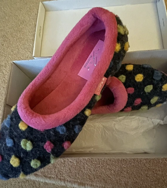 Lunar slippers hotsell size 7