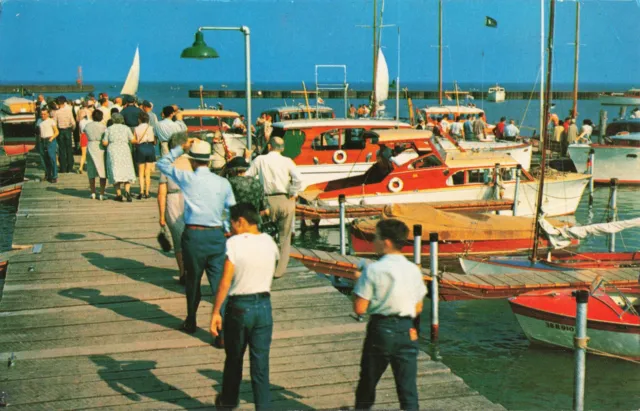 CEN Port Austin MI 1950s MARINA which had SINCLAIR GAS DOCK Vacationing Tourists