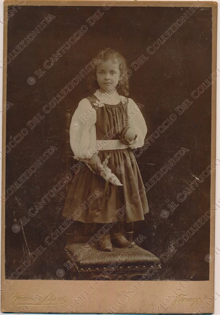 1880c Ritratto bambina con giocattoli Fotografia albumina Giacomo Brogi Firenze