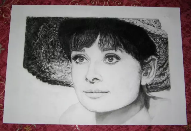 Disegno Matita E Carboncino 33X48 - Audrey Hepburn - Bellissimo!