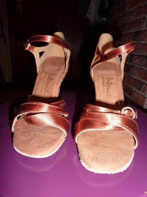 Chaussures de danses latines International dance shoes T 4 wide 2