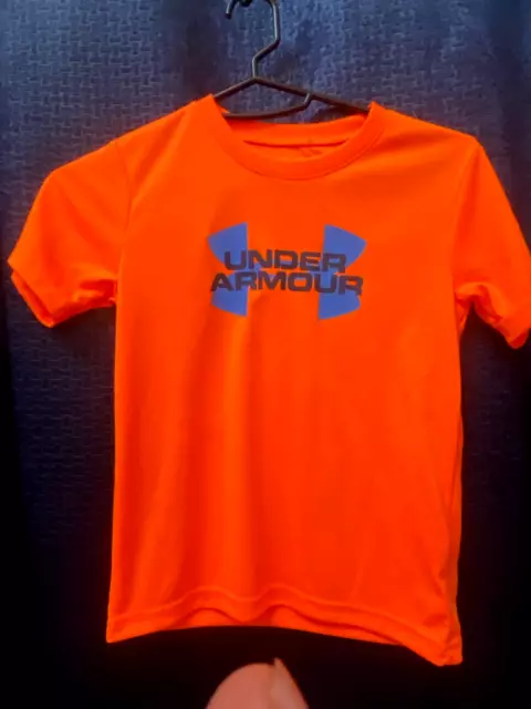 NWOT UNDER ARMOUR UA YOUTH TSHIRT BOYS Size 6 ORANGE WITH LARGE BLUE LOGO